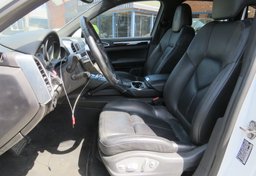 2017 Porsche Cayenne - Image 35