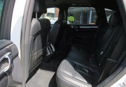 2017 Porsche Cayenne - Image 32