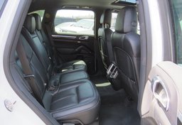 2017 Porsche Cayenne - Image 27