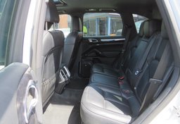 2017 Porsche Cayenne - Image 33