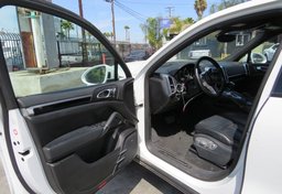 2017 Porsche Cayenne - Image 39