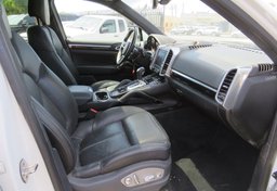 2017 Porsche Cayenne - Image 23