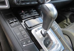 2017 Porsche Cayenne - Image 18