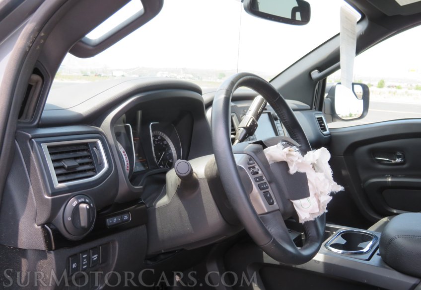 2019 Nissan Titan - Image 30