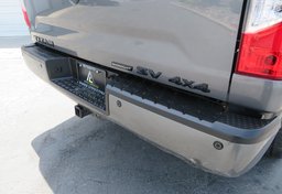 2019 Nissan Titan - Image 22