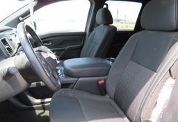 2019 Nissan Titan - Image 32