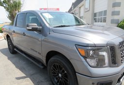 2019 Nissan Titan - Image 15