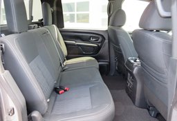 2019 Nissan Titan - Image 33