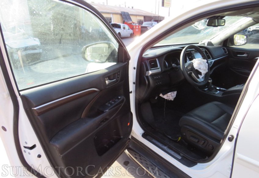 2016 Toyota Highlander - Image 19