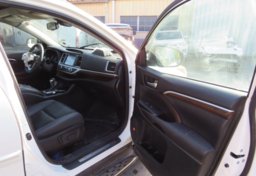 2016 Toyota Highlander - Image 25