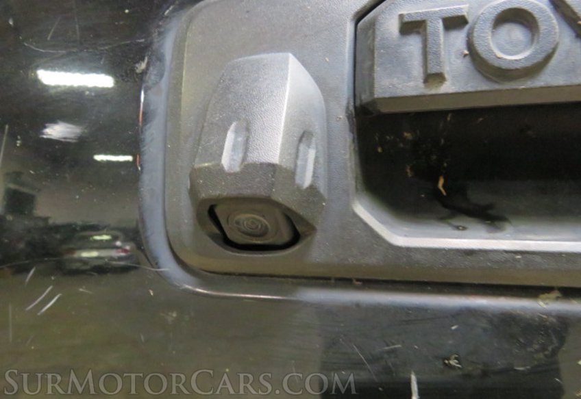 2019 Toyota Tacoma - Image 16