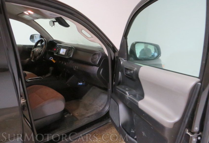 2019 Toyota Tacoma - Image 18