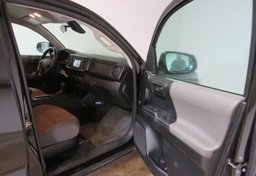 2019 Toyota Tacoma - Image 18