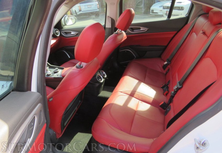 2017 Alfa Romeo Giulia - Image 27