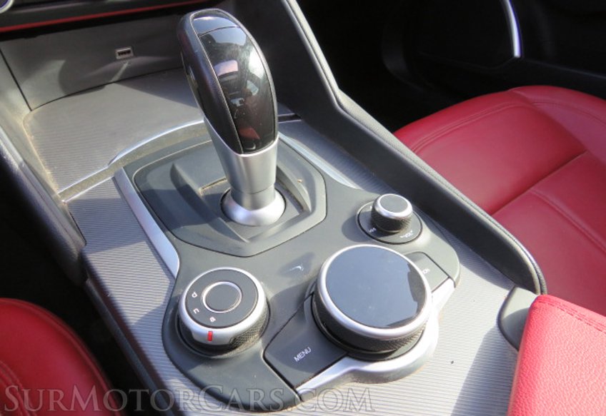 2017 Alfa Romeo Giulia - Image 35