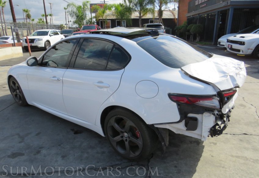 2017 Alfa Romeo Giulia - Image 7