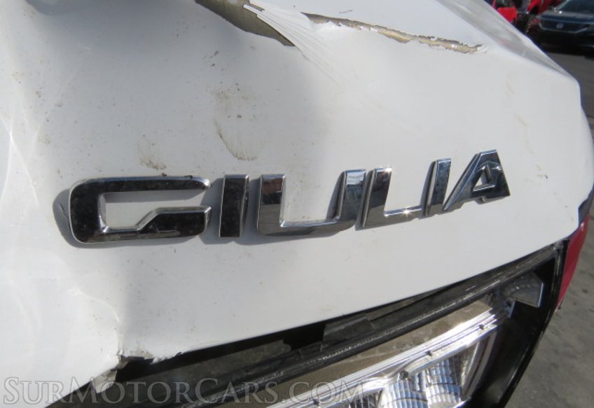 2017 Alfa Romeo Giulia - Image 17