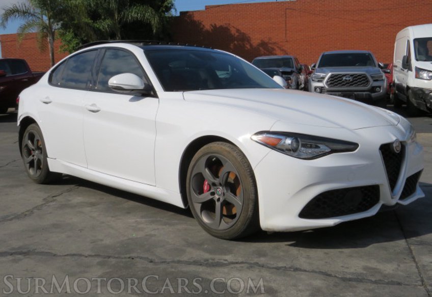 2017 Alfa Romeo Giulia - Image 2