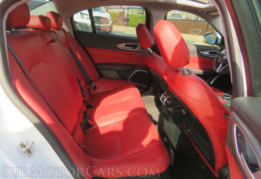 2017 Alfa Romeo Giulia - Image 28