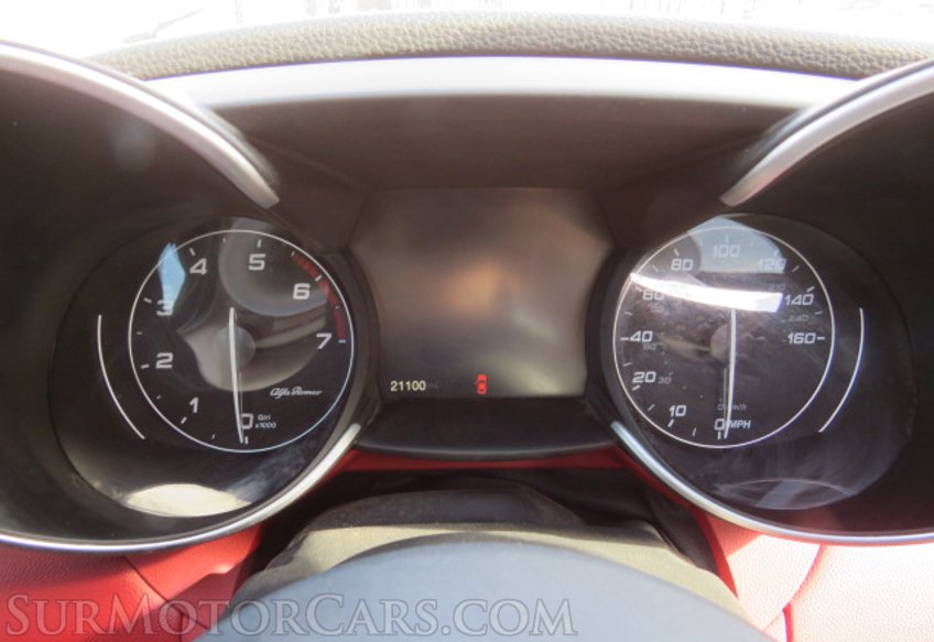 2017 Alfa Romeo Giulia - Image 32