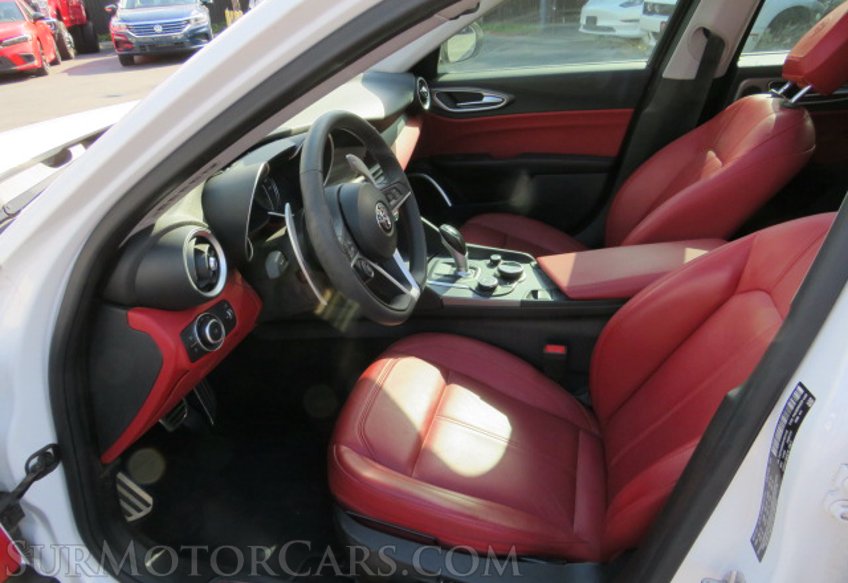 2017 Alfa Romeo Giulia - Image 25