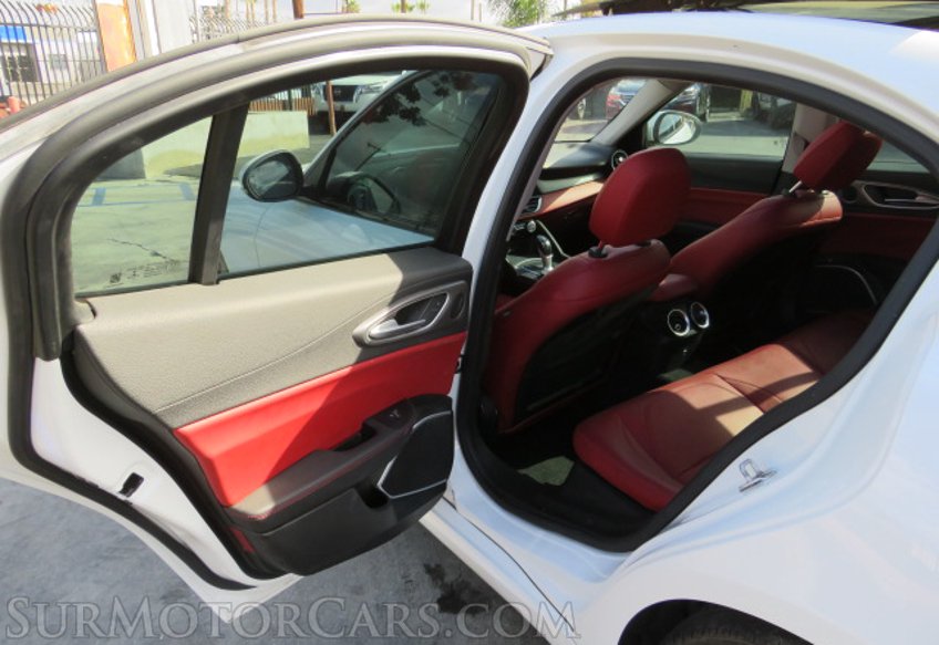 2017 Alfa Romeo Giulia - Image 21