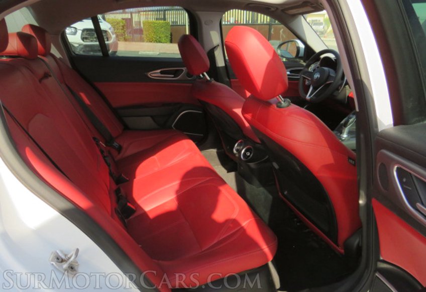 2017 Alfa Romeo Giulia - Image 30