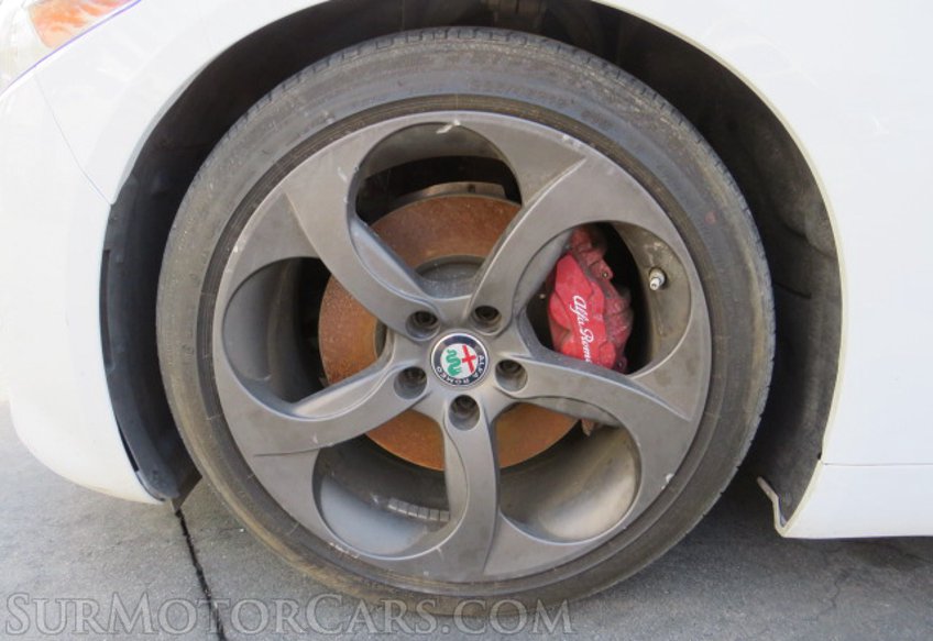 2017 Alfa Romeo Giulia - Image 18