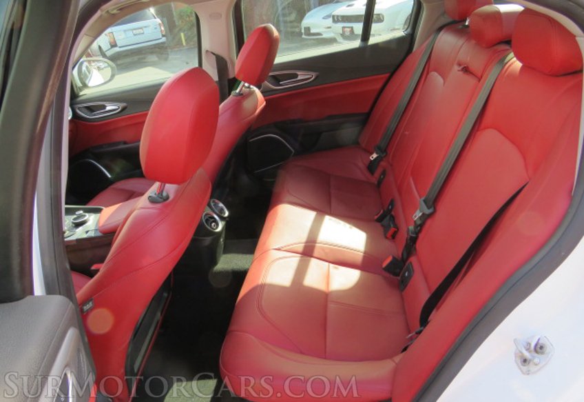 2017 Alfa Romeo Giulia - Image 29