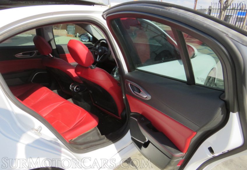 2017 Alfa Romeo Giulia - Image 22