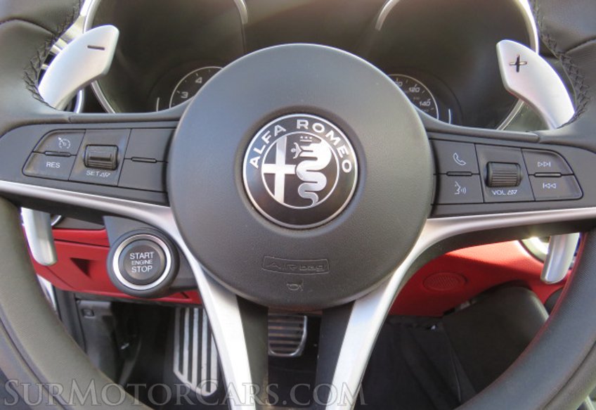 2017 Alfa Romeo Giulia - Image 38