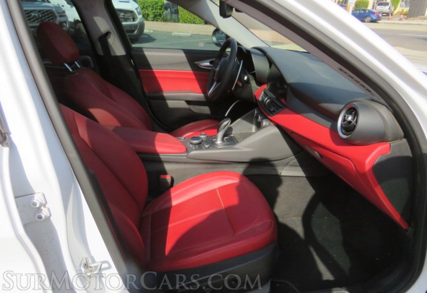 2017 Alfa Romeo Giulia - Image 24