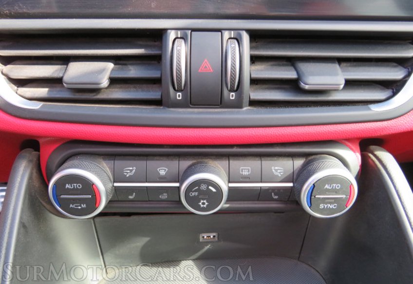 2017 Alfa Romeo Giulia - Image 34