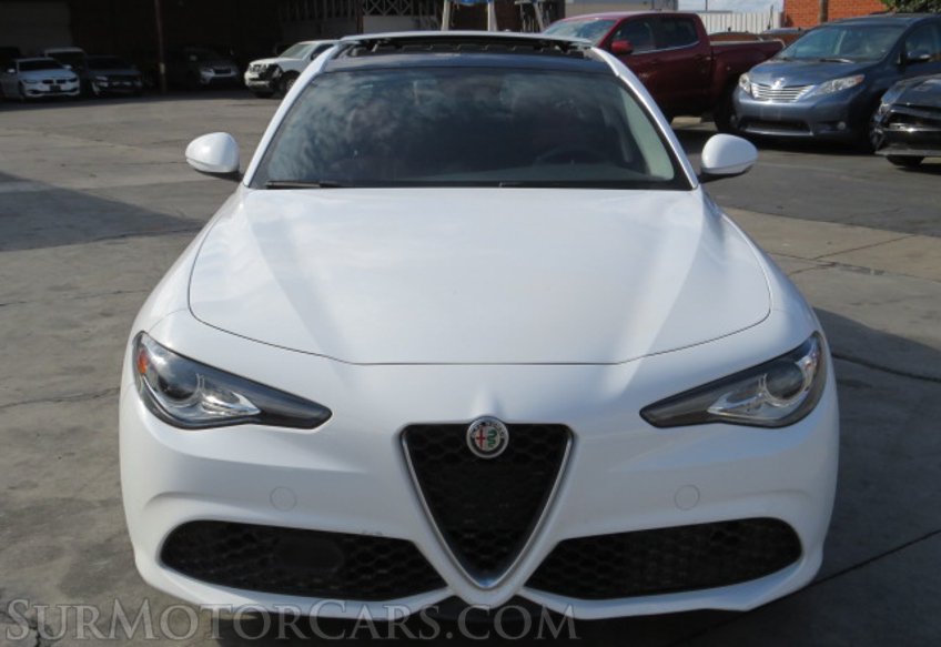 2017 Alfa Romeo Giulia - Image 11