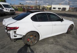 2017 Alfa Romeo Giulia - Image 8