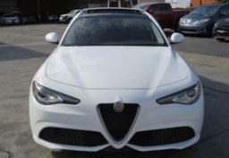 2017 Alfa Romeo Giulia - Image 11