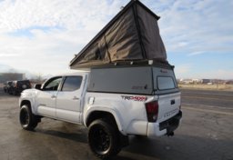 2022 Toyota Tacoma 4WD - Image 9