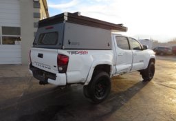 2022 Toyota Tacoma 4WD - Image 10