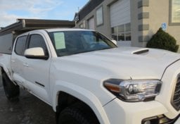 2022 Toyota Tacoma 4WD - Image 22