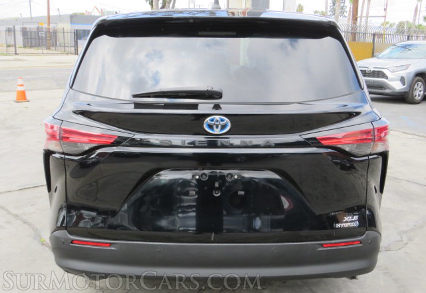 2022 Toyota Sienna - Image 12