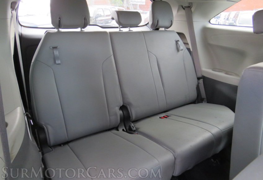 2022 Toyota Sienna - Image 39