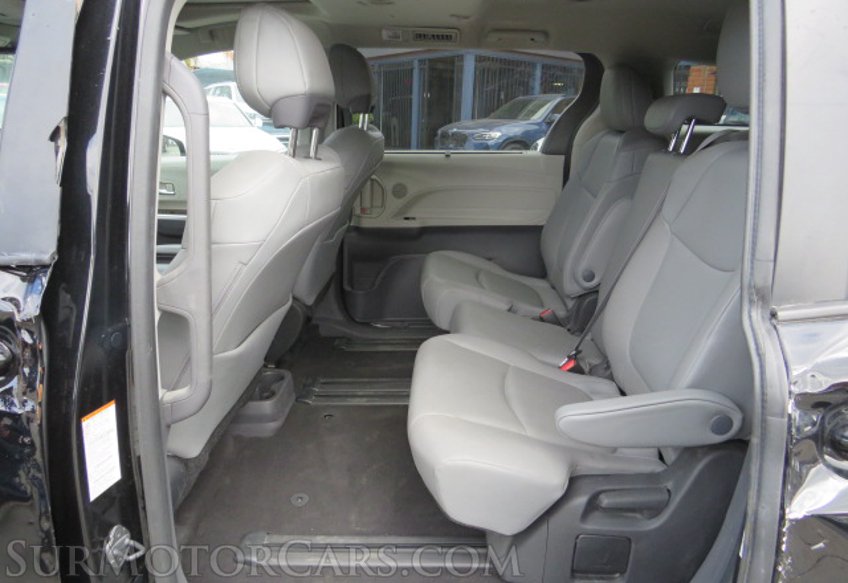 2022 Toyota Sienna - Image 35