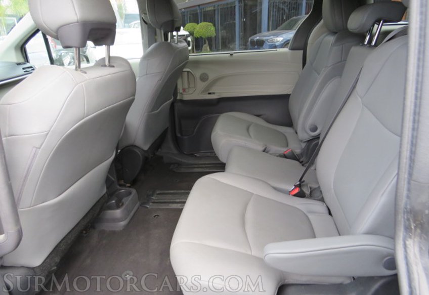 2022 Toyota Sienna - Image 36