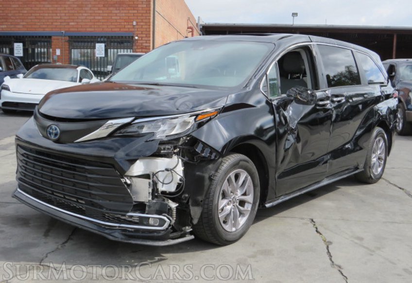 2022 Toyota Sienna - Image 4