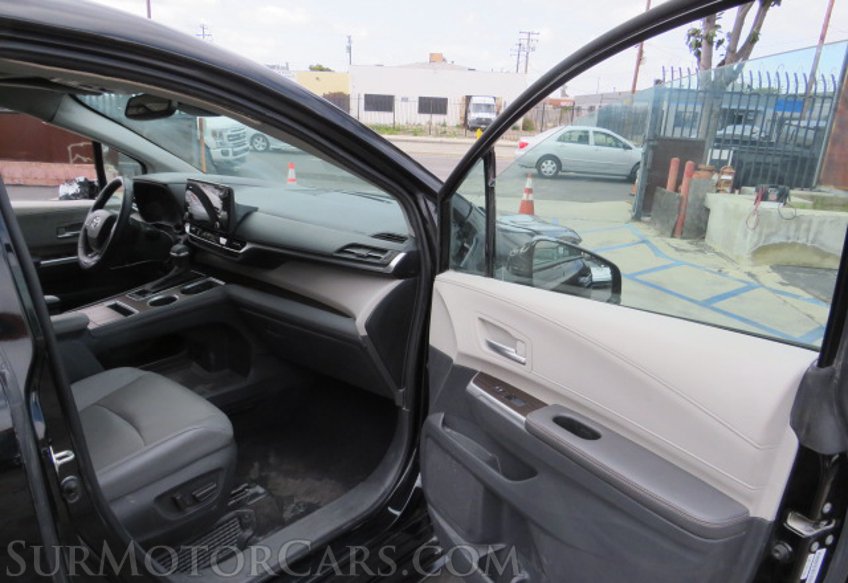 2022 Toyota Sienna - Image 44