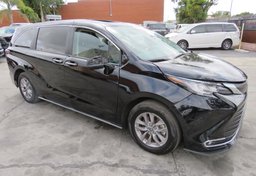 2022 Toyota Sienna - Image 1