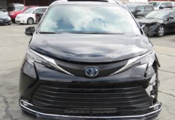 2022 Toyota Sienna - Image 11
