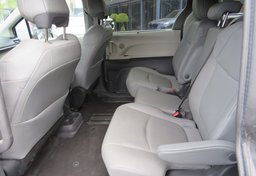 2022 Toyota Sienna - Image 36