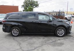 2022 Toyota Sienna - Image 5