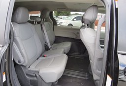 2022 Toyota Sienna - Image 47